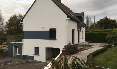 Ravalement de façades de maison par entreprise de peinture à Montfort-sur-Meu